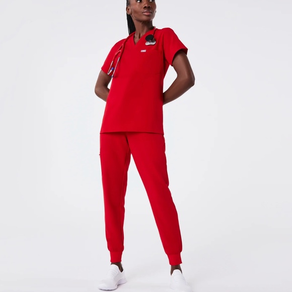 Figs scrub set with Catarina top and Zamora bottom (XS/XS) in Winning Red - Picture 4 of 4